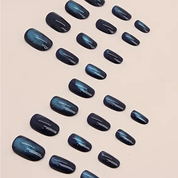 (SOLD) Almond Shaped Press on Nails Cat Eye Medium False Nails w/ Shades Of Blue - Picture 4 of 4